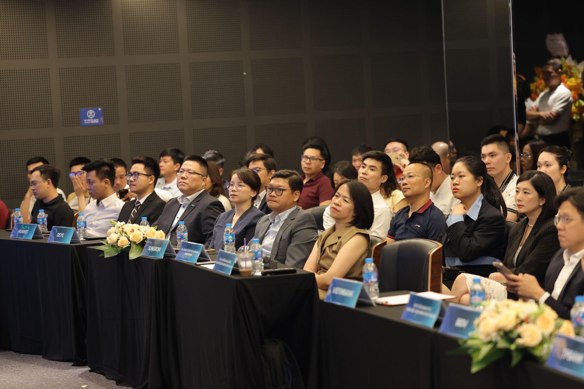 Buổi lễ có sự tham dự của các hãng vật tư hàng đầu thế giới trong lĩnh vực năng lượng tái tạo