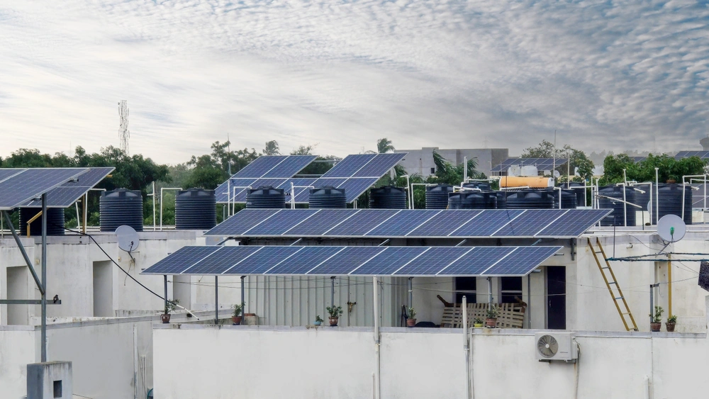 Hệ-thống-dàn-pin-năng-lượng-mặt-trời-trong-thực-tế