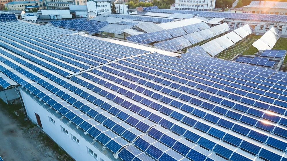 Lắp-đặt-pin-mặt-trời-cho-nhà-máy-quy-mô-lớn