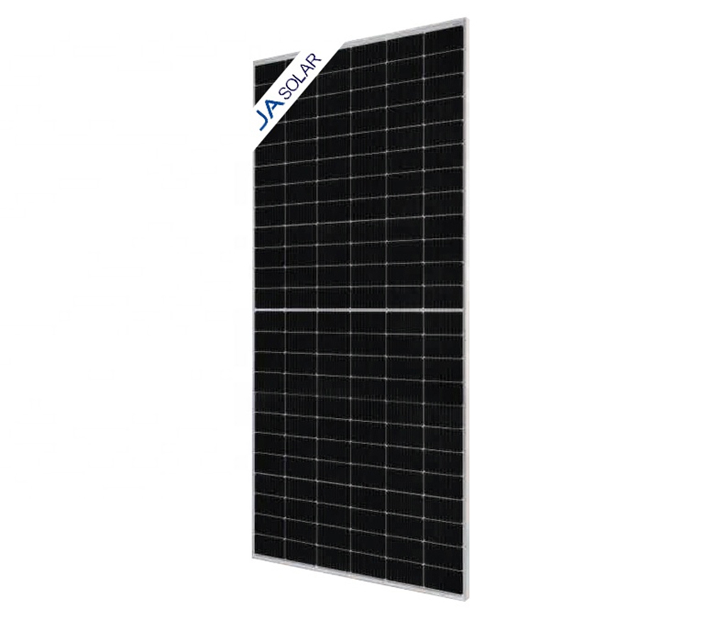 Tấm pin năng lượng mặt trời của hãng JA Solar có công suất 595 Wp