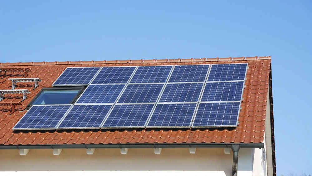 Tấm-pin-mặt-trời-mái-nhà