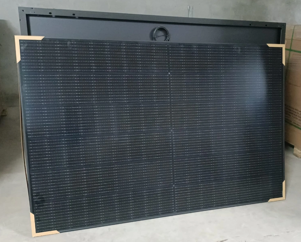 Tấm-pin-năng-lượng-mặt-trời-400W-ảnh-thực-tế