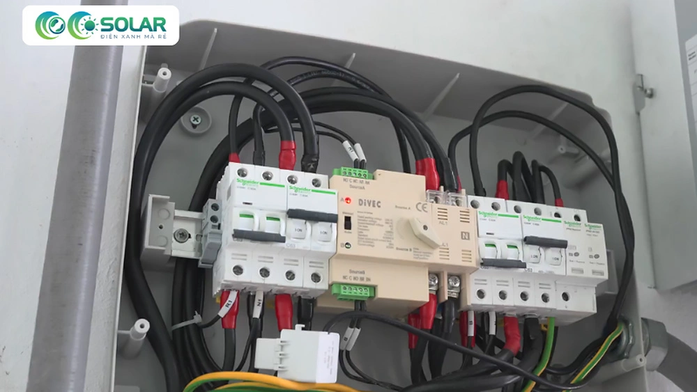Tủ-điện-năng-lượng-mặt-trời-là-gì-01
